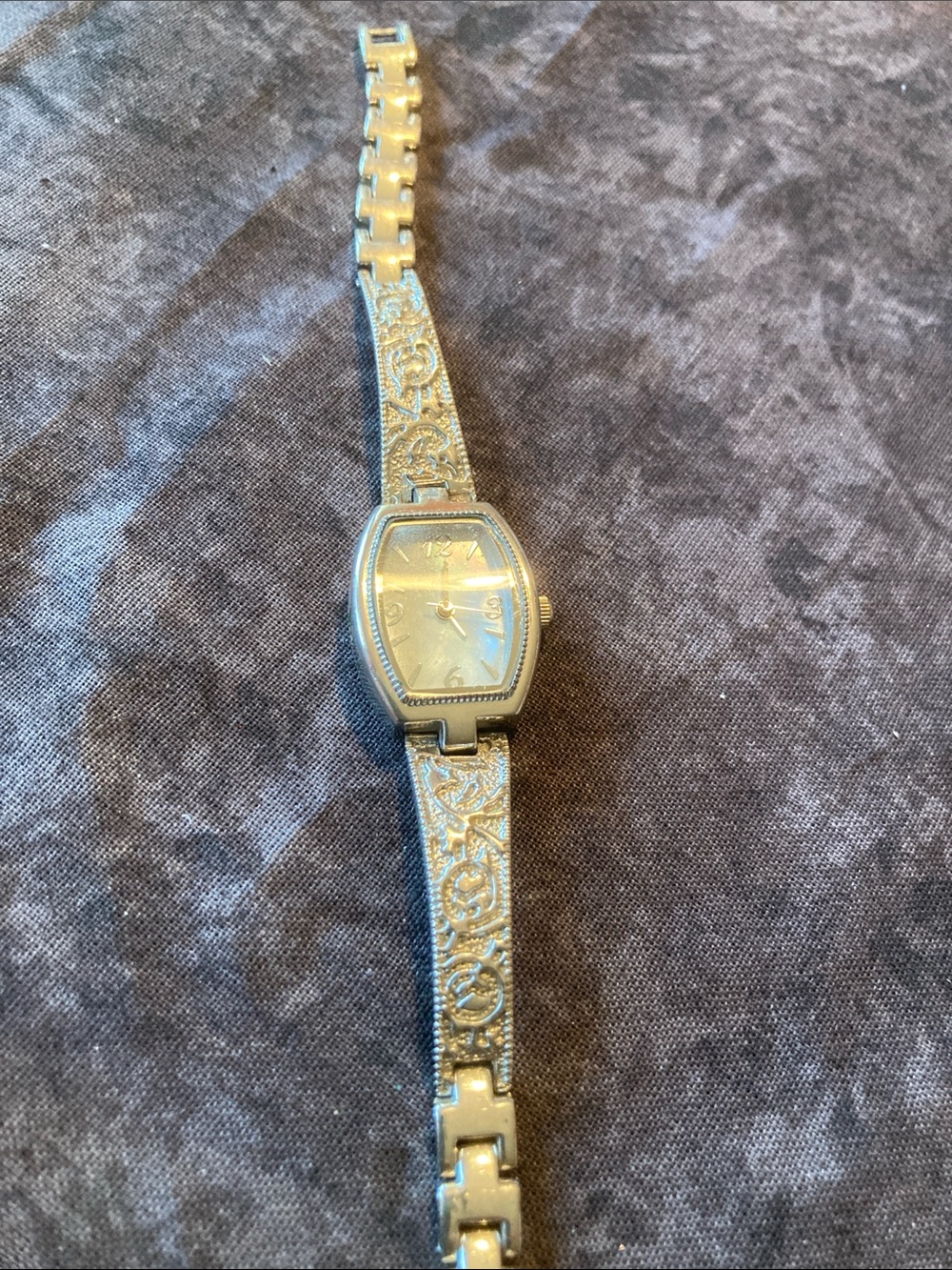 Silver Tone Decorative Running Women's Bracelet Watch
